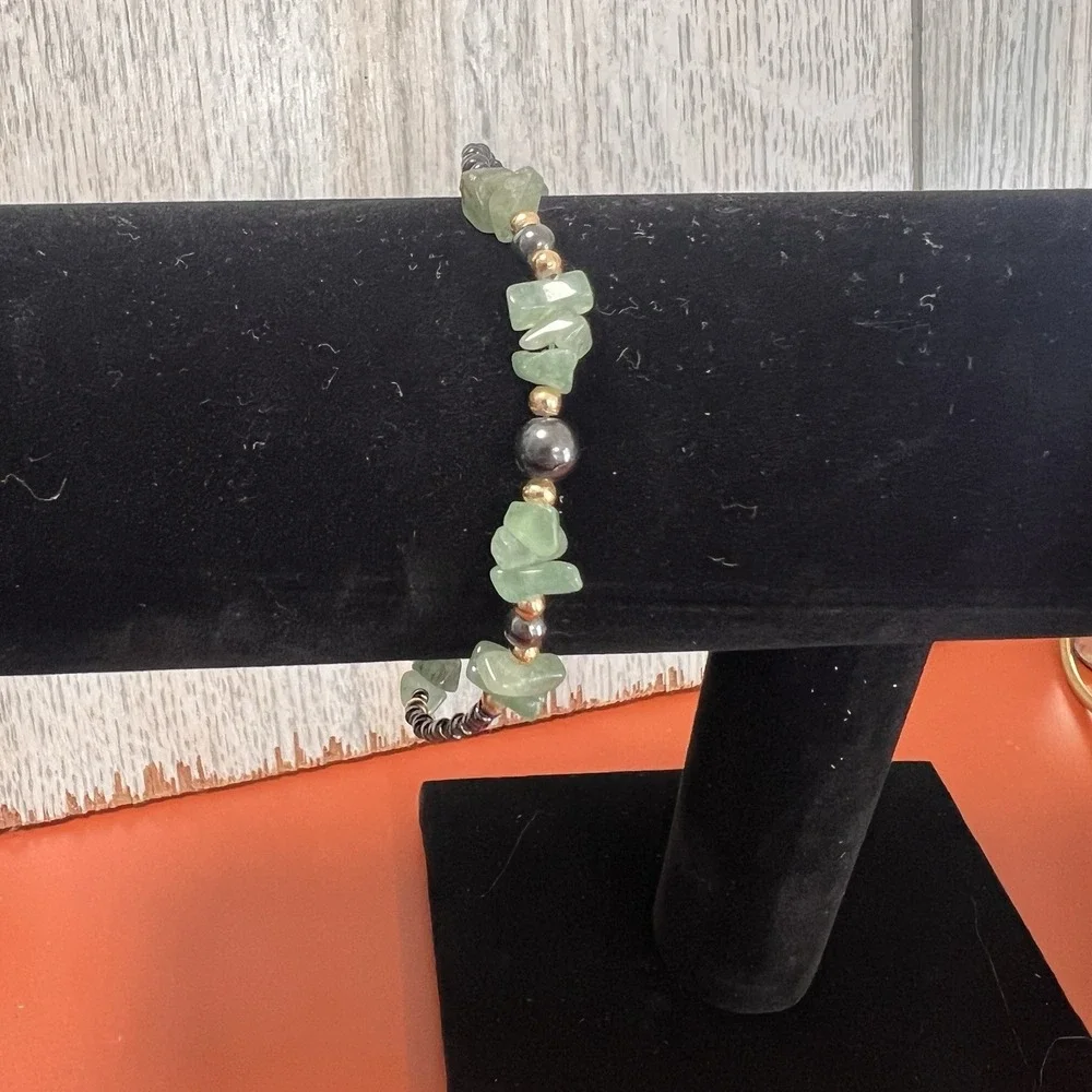 Silver Tone & Green Stone Chip Metal Beaded Bracelet 7 3/4
